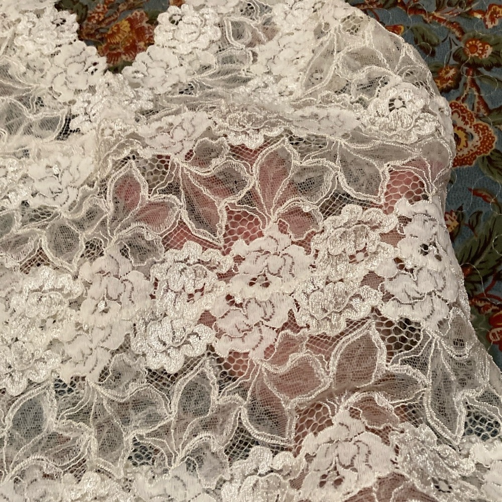 Josie Natori Chic Cream/Off-White Lace V-Neck Camisole Top - Picture 4 of 4